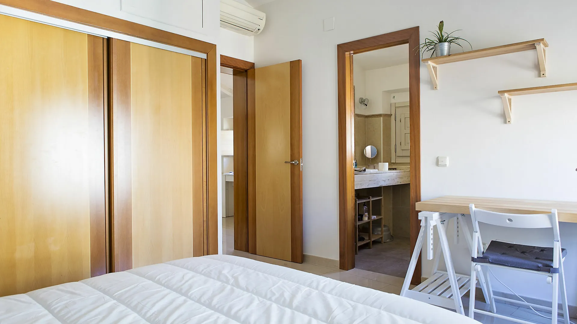 Suncity Flat Mitjana Malaga