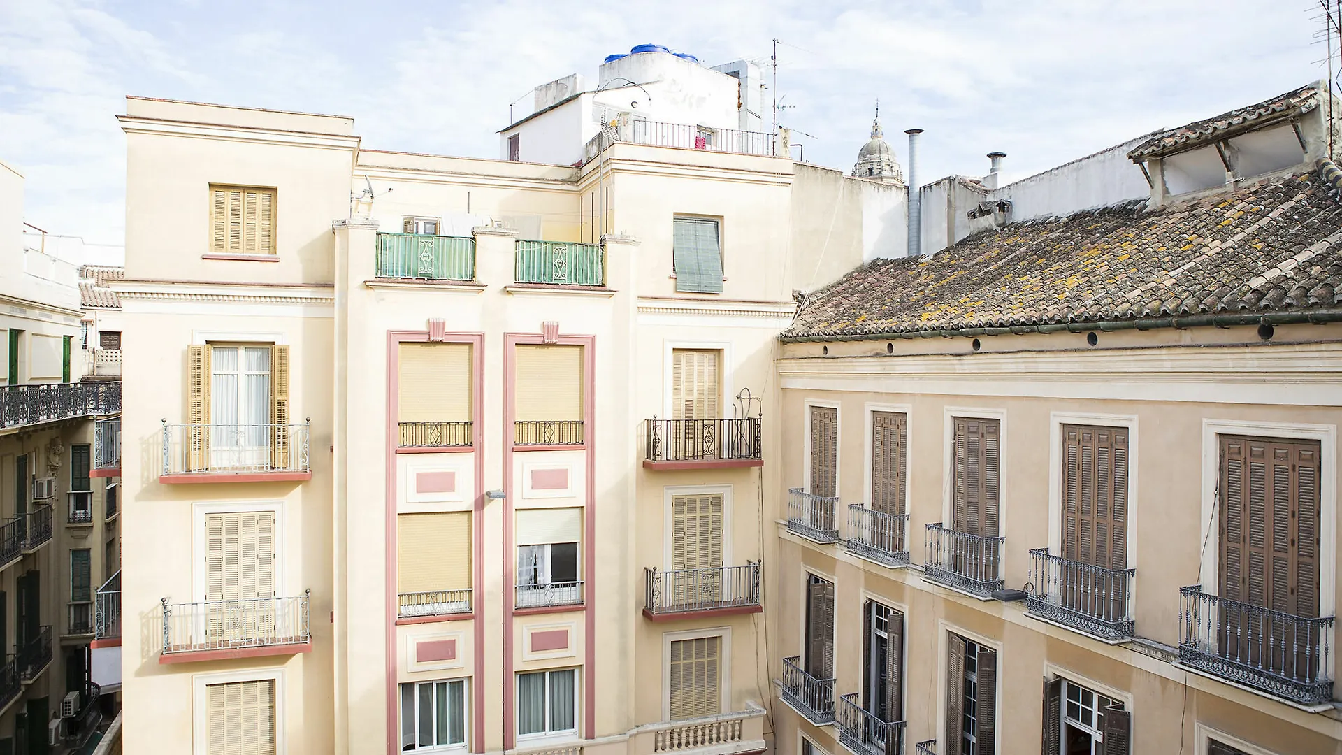 Suncity Flat Mitjana Malaga